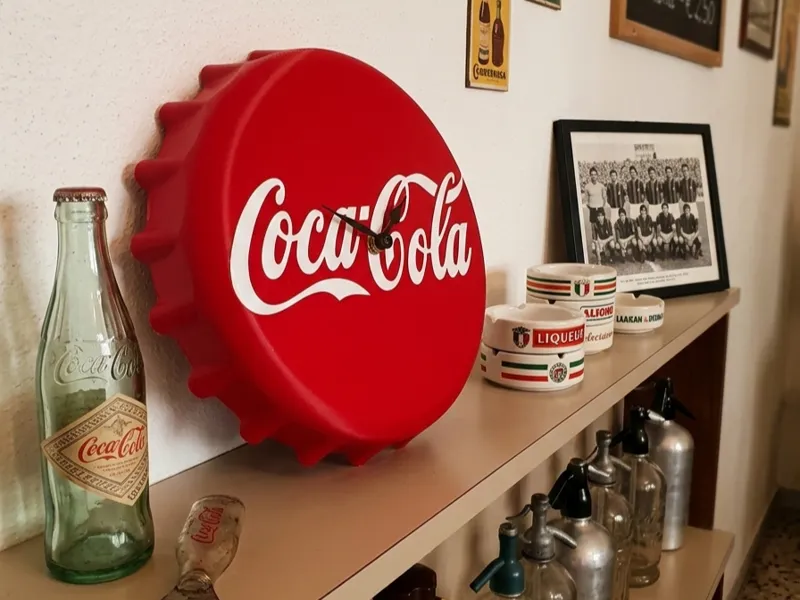 Vintage Coca-Cola cap wall clock