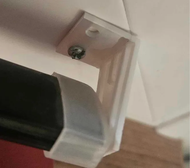 Pleat blind holder
