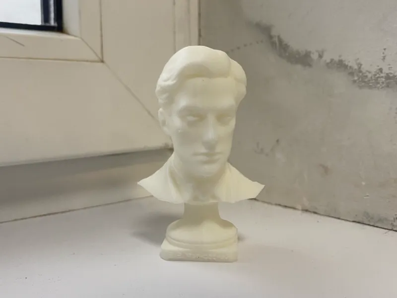V. V. Mayakovsky bust/Бюст В. В. Маяковского
