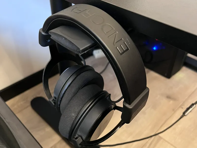 Hideable headphone holder 