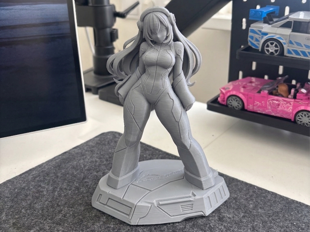 Cyber Girl - Futuristic Sci-Fi Suit Statue