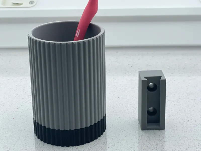 Zahnputzbecher mit Wandhalterung