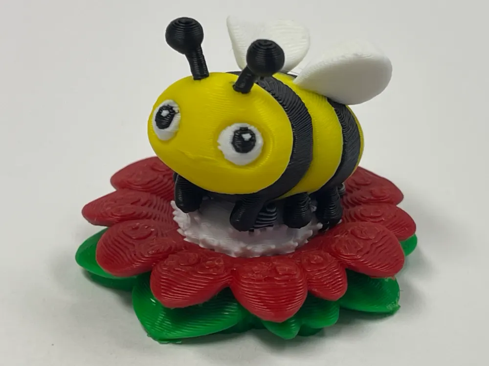 Lustige kleine Biene auf Blume – Kostenloses 3D-Druckmodell – MakerWorld