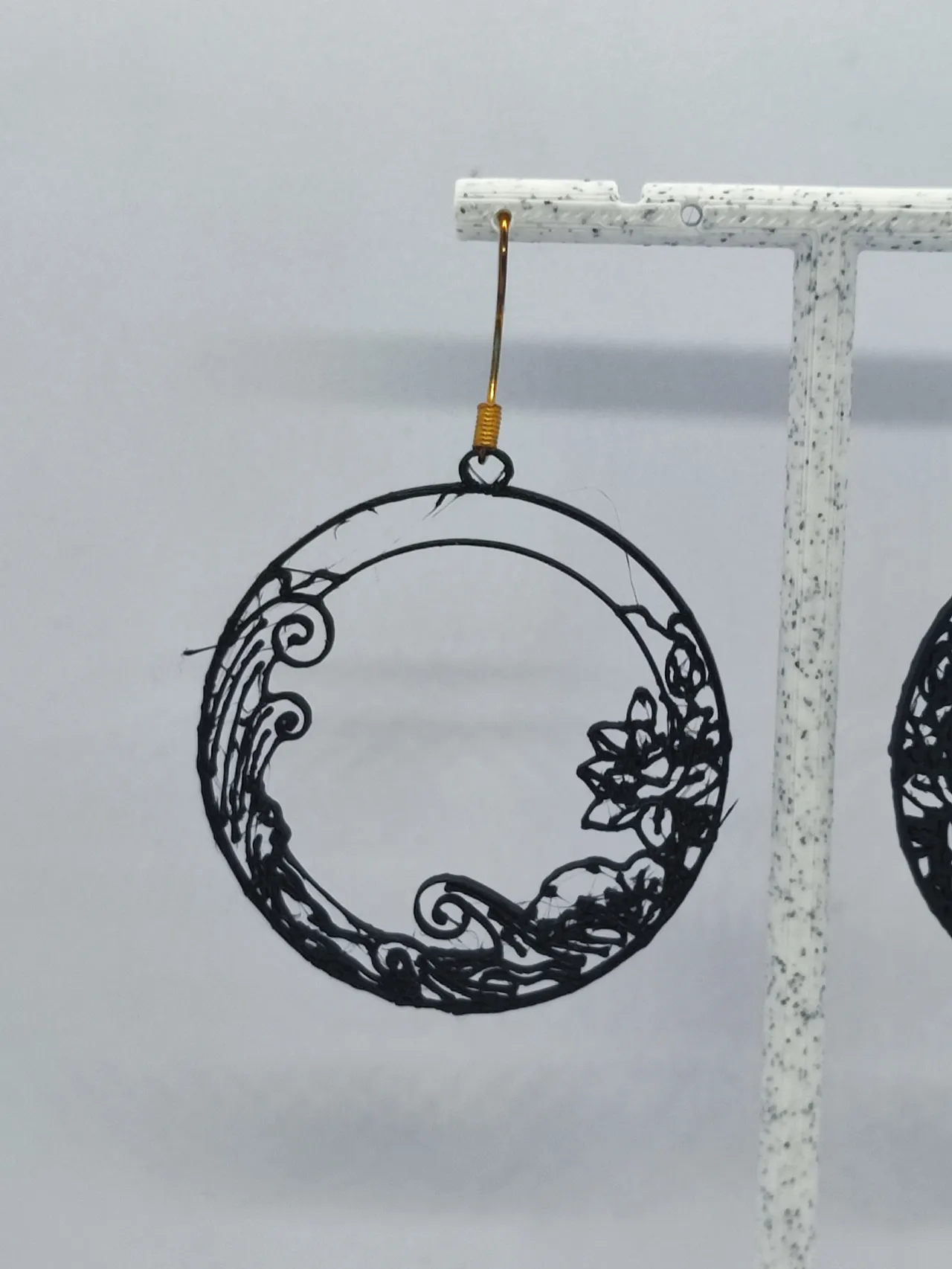 Aretes Lunas de Estirpe Floral view 3