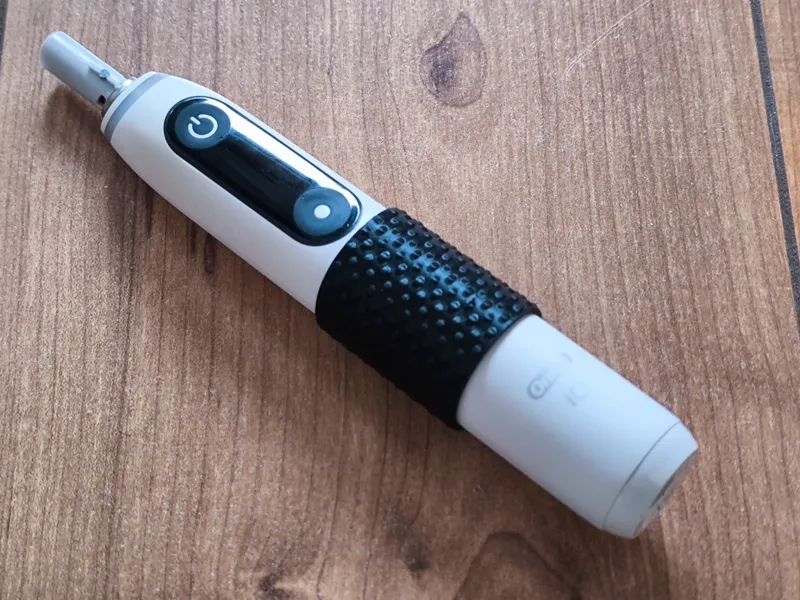 Oral-B iO grip sleeve