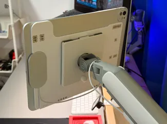 iPadProM4（13英寸）Vesa磁吸面板，带触点磁吸充电线槽位