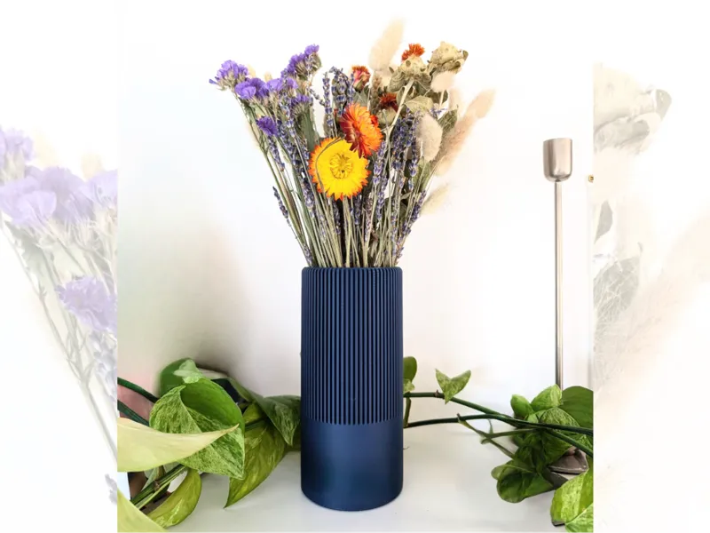 Vertical line vase