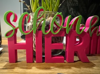 schön hier
