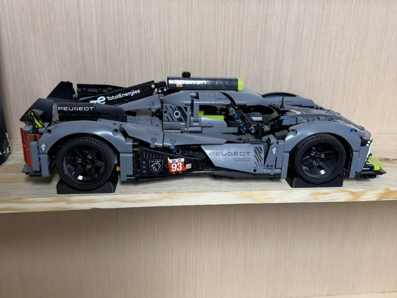 Model car wheel chocks