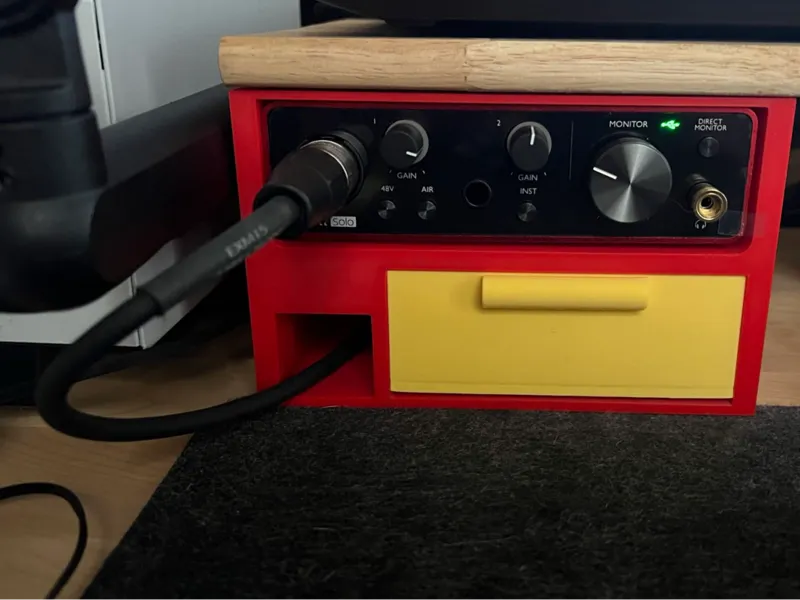 Focusrite Scarlett Solo table top with drawer