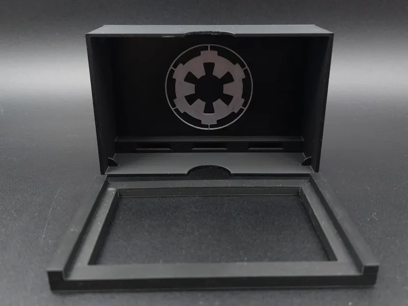 Miniaturen Box mit Kartenhalter und Diorama