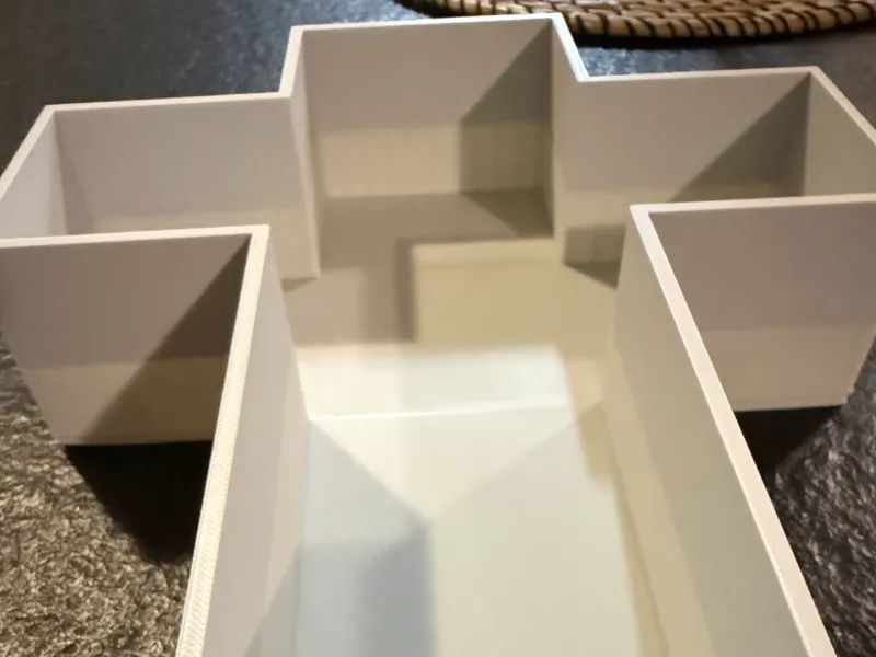 Vaso\contenitore a forma di Croce 