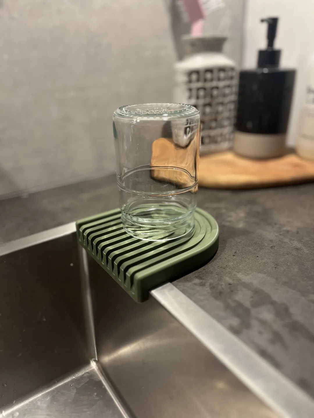 Sink drip tray view 2