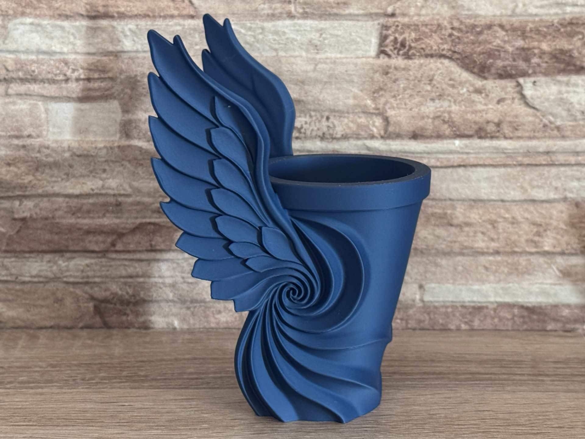 winged vase/pot
