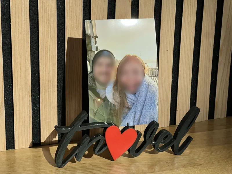 Travel-sign with photo holder (PiP, AMS & No-AMS)