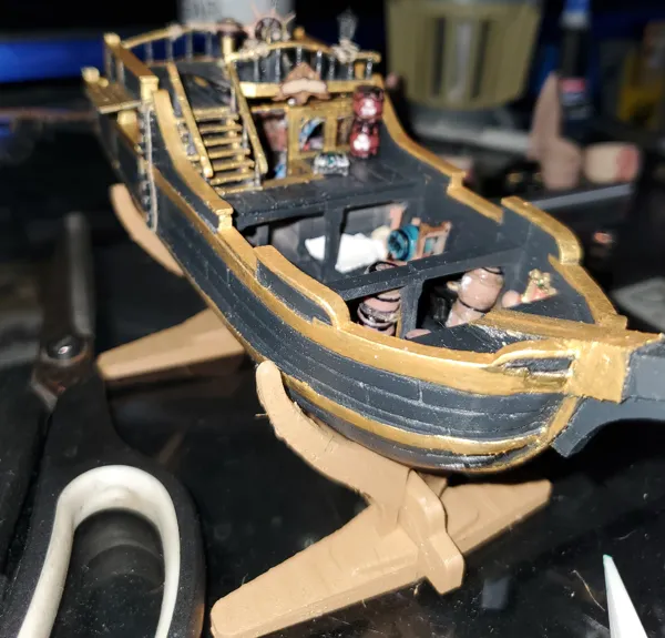 Support d'exposition pour bateau (diorama)