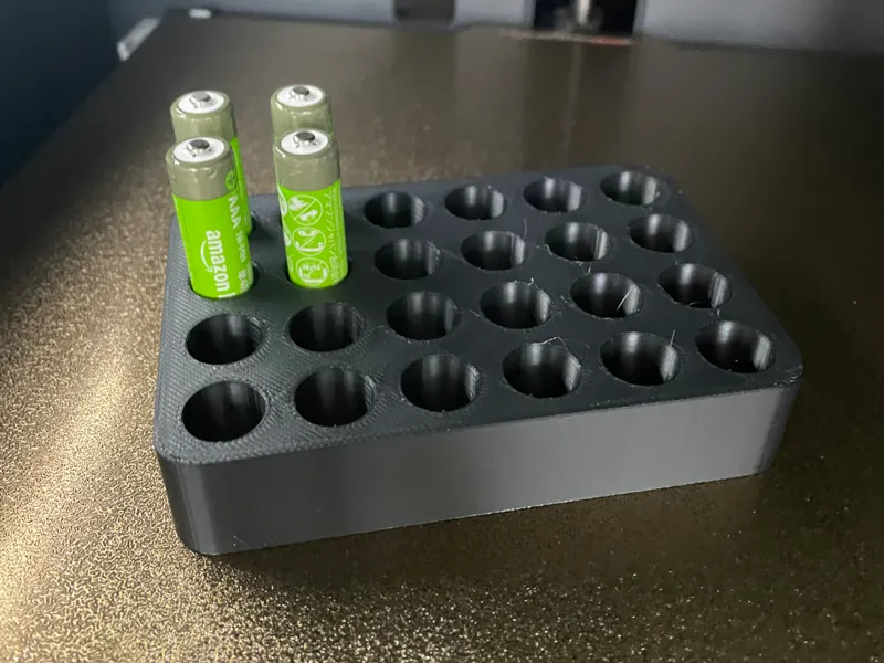 AAA-Batteriehalter für 24 Batterien