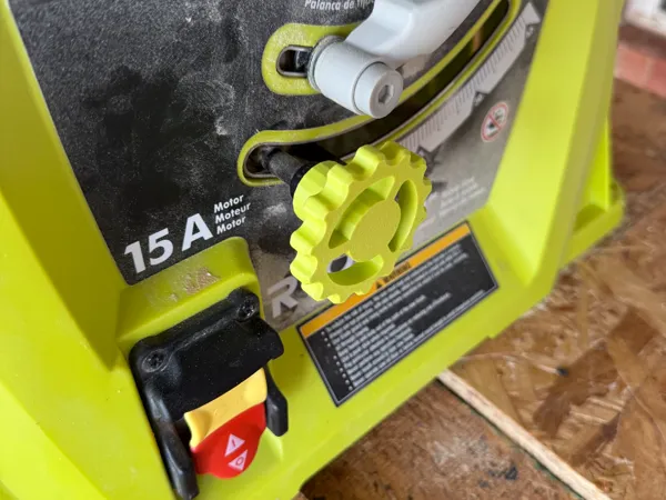 Molette de réglage de hauteur pour scie Ryobi