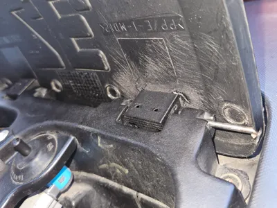 Twizy charging trunk hinge
