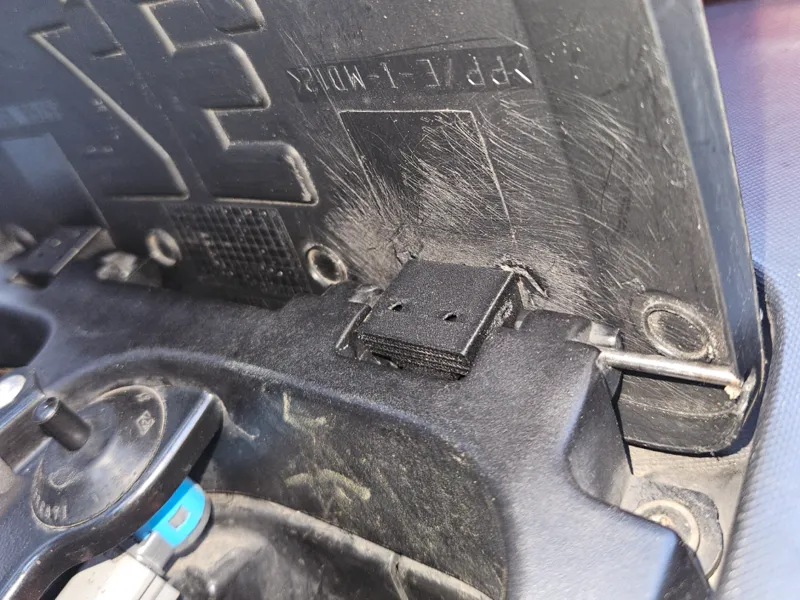 Twizy charging trunk hinge
