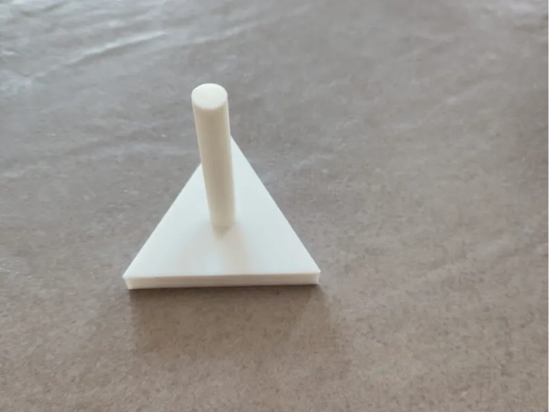 Ausilio con impugnatura triangolo per tag NFC