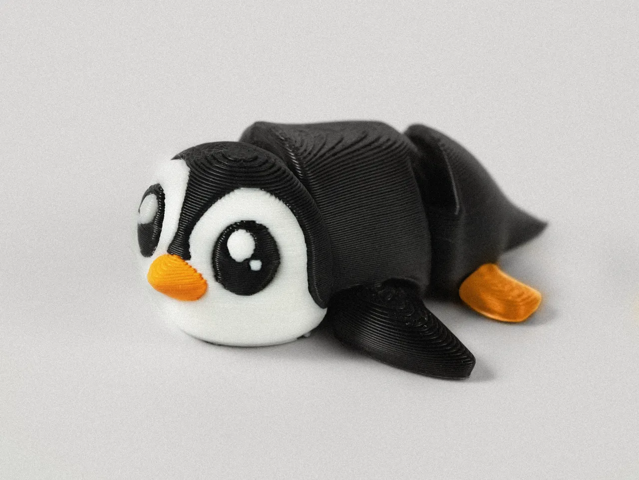 Tuxi the penguin – Articulated & keychain view 3
