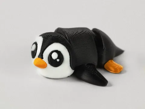 Tuxi the penguin – Articulated & keychain view 3