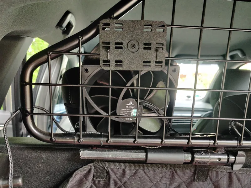 Trunk fan for dogs