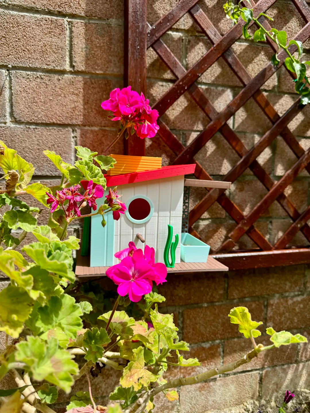 Modern Midcentury Birdhouse - Wifi Camera enabled view 3