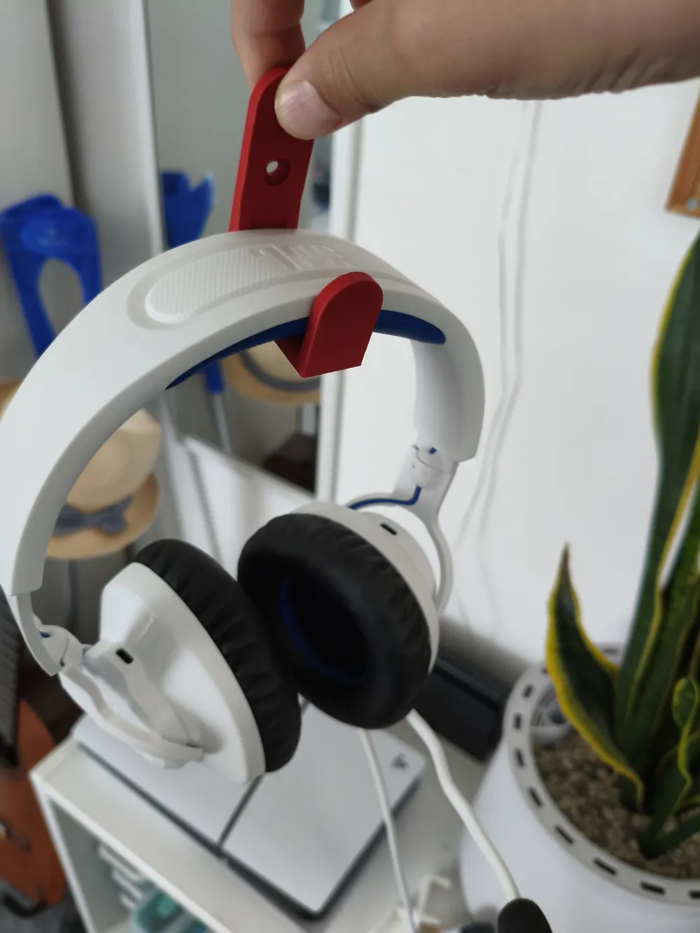 Headset holder for the wall - Free 3D Print Model - MakerWorld