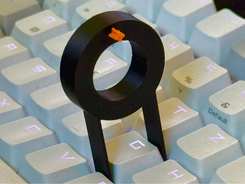 Kompakter 1U Keycap Puller mit Halterung