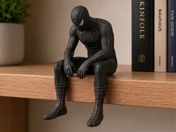 Estante o repisa: Figura de Spiderman negro triste en una repisa — vista de referencia 5
