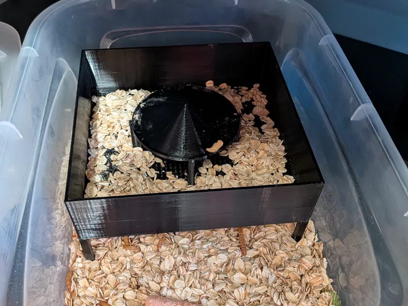 Raised Self-Sorting Beetle Bin Mealworm Breeding