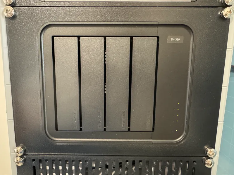 10 Inch Rack Mount for Terramaster D4-320 DAS