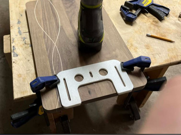Cutting board bottom finger grip jig