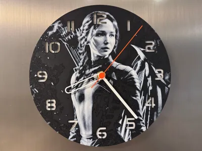 Wall / Desk Clock Katniss Everdeen HueForge