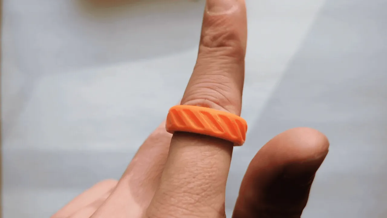 Customizable Ring Fidget Spinner view 3