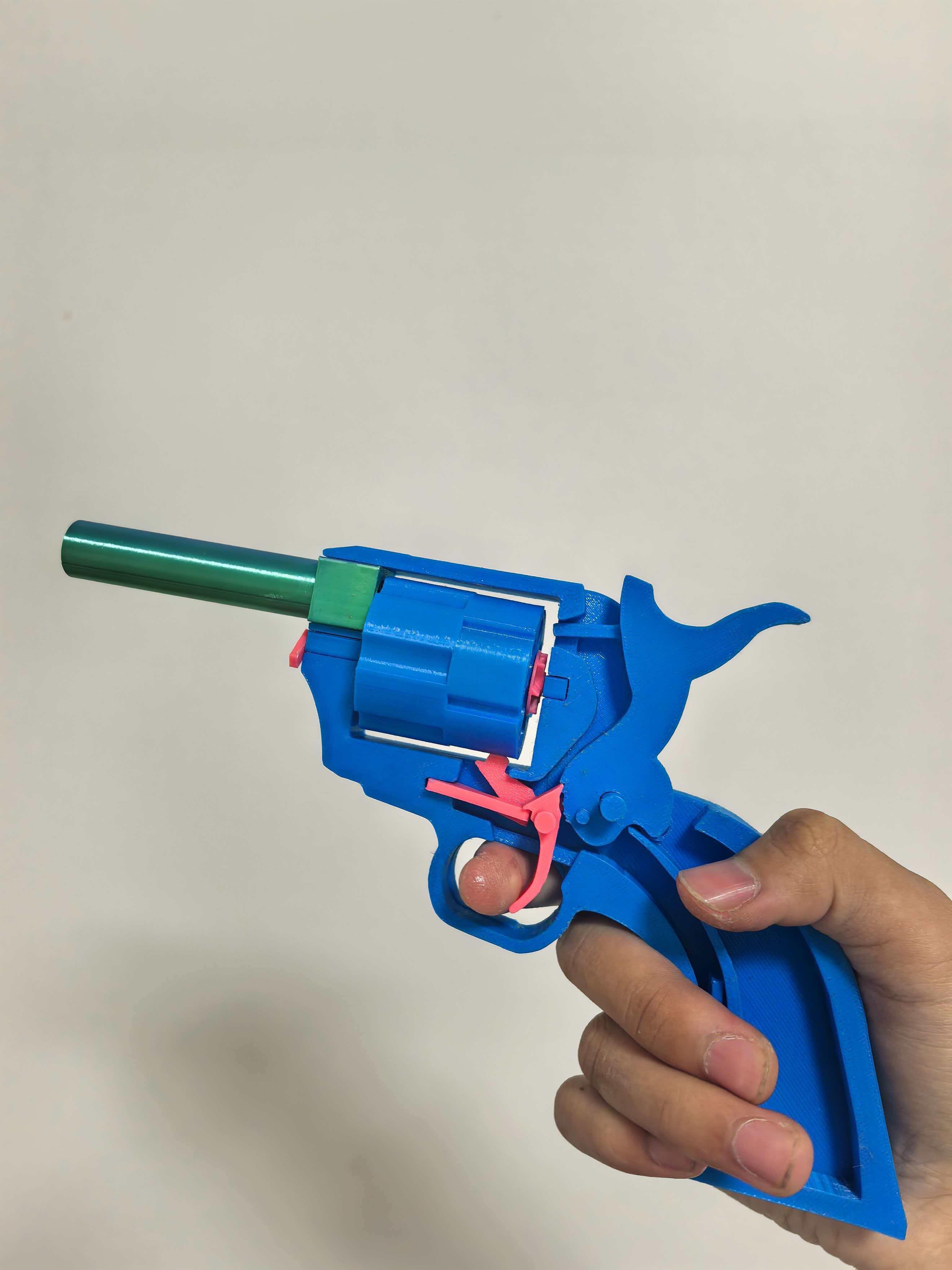 Miniatura 1 do modelo 3D 可动左轮手枪 结构还原