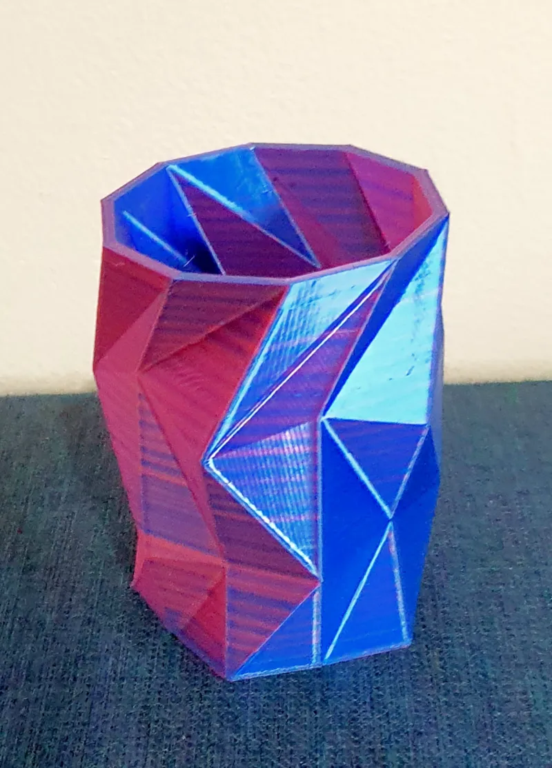 Geometric pen holder