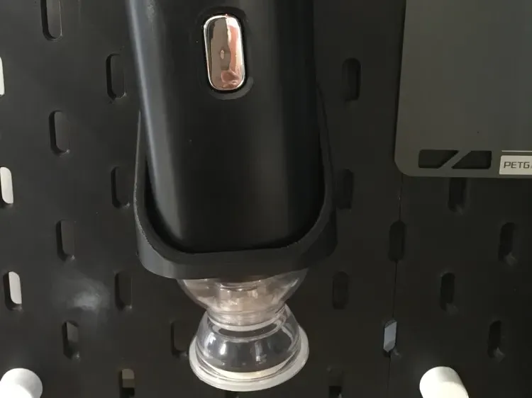 Support pour une pompe a vide à sac de filaments