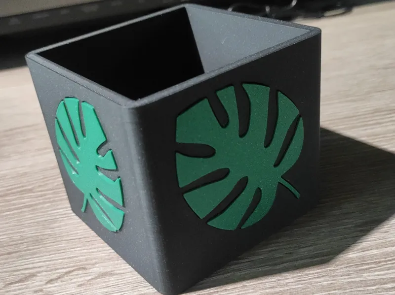 pot whit tropical leaf