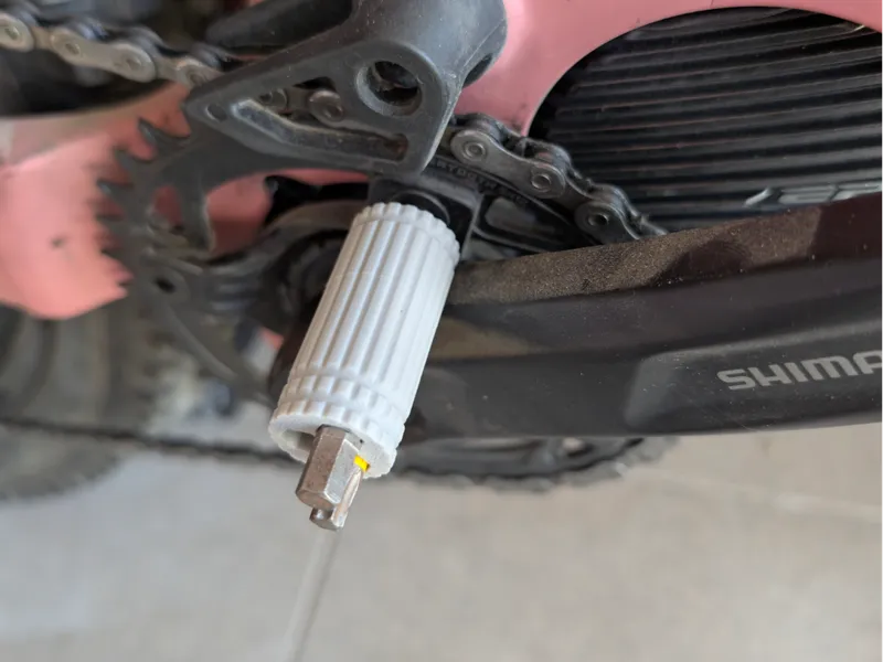 Bit drivetrain/chain cleaning tool for ebikes