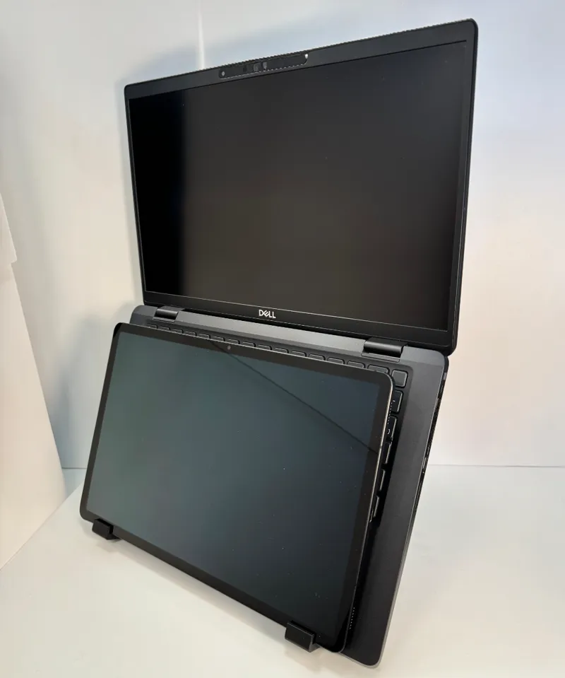 Portable dual screen laptop stand