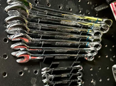 Pegboard wrench rack (12 wrenches)