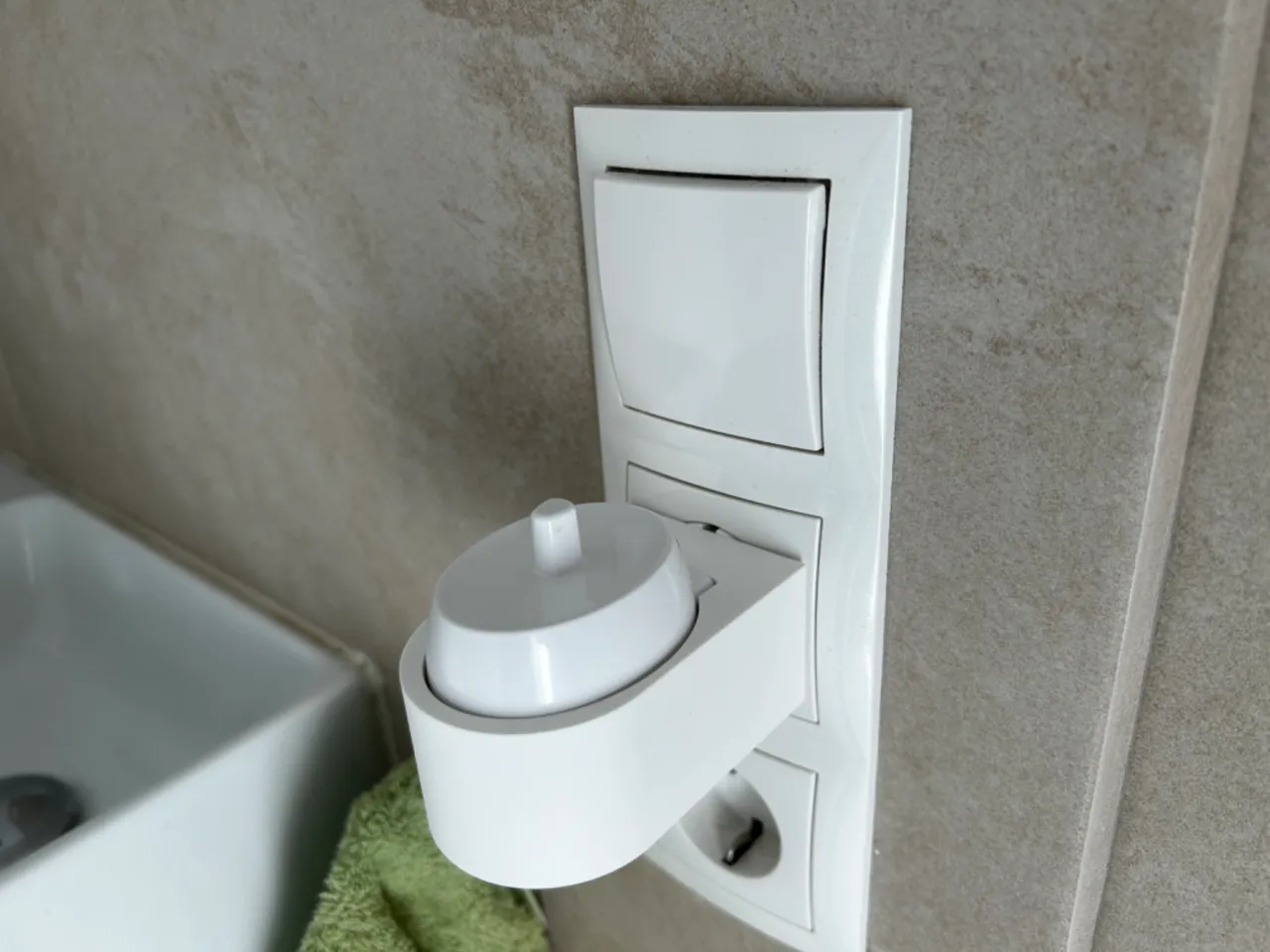 OralB Charger Holder EU/Schuko view 3