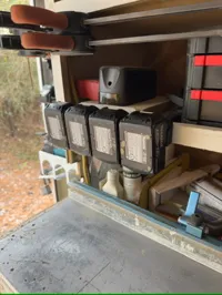 Supports batterie Makita 18V avec verrouillage (lot de 1 à 4) — photo 4