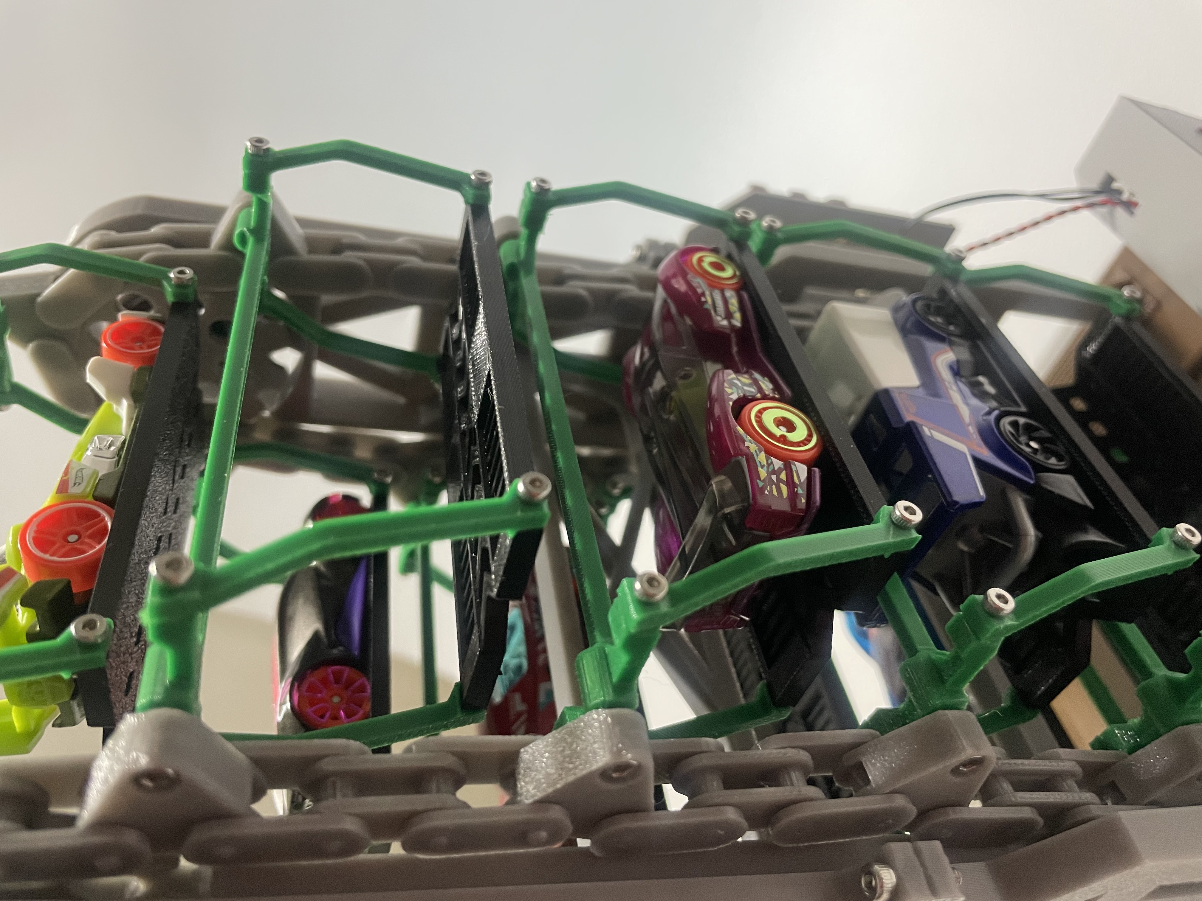 1:64 rotating multi-story parking garage Cyberbrick remote/manual