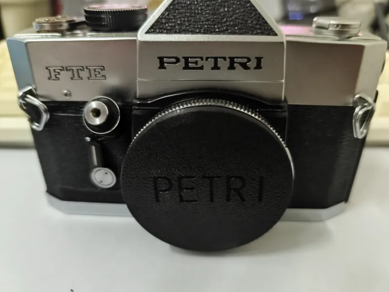 百丽PETRI机械胶卷相机镜头盖