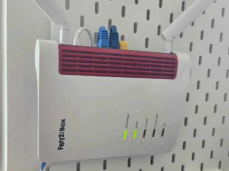 Fritzbox 6850 LTE - 5G / Skadis IKEA mount, T-Clip