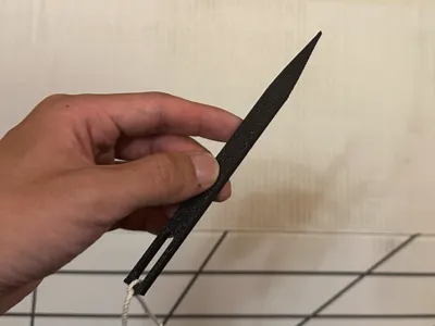 Needle-Shaped Tool for Bundling Cardboard